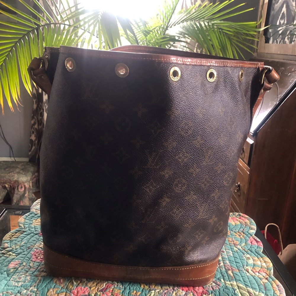 Louis Vuitton classic Bucket Bag with Gold Hardware. Needs drawstring.
